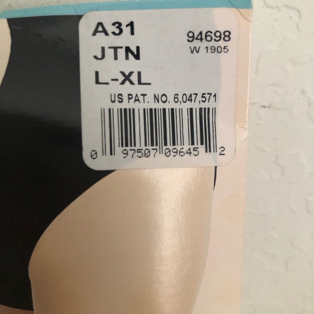 Body Wrappers Total Stretch Convertible Foot Tights - Picture 3 of 6